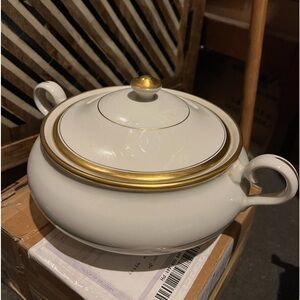 Vintage 22k yellow gold trim and cream large bowl with lid 6.2”high;7.4”diameter